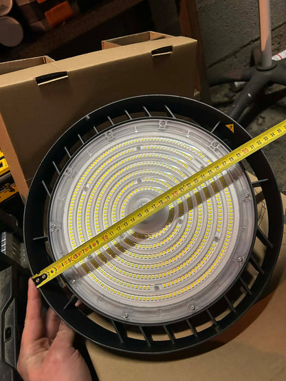 Projecteur LED Industriel Haute Puissance – 240W (Équivalent 2300W)