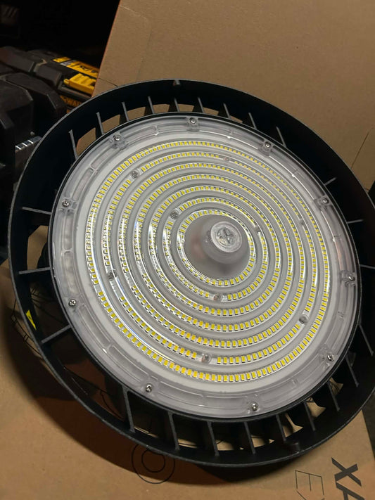 Projecteur LED Industriel Haute Puissance – 240W (Équivalent 2300W)