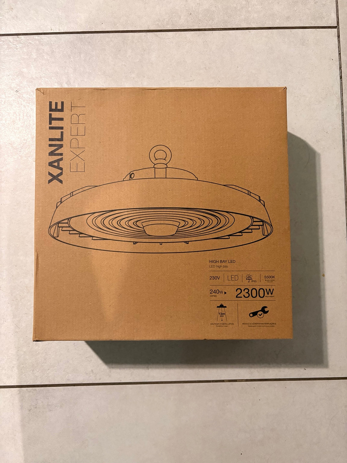 Projecteur LED Industriel Haute Puissance – 240W (Équivalent 2300W)